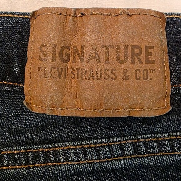 Signature Levi's Men's S51 Straight Leg Jeans, size 44"x30". - Picture 6 of 6